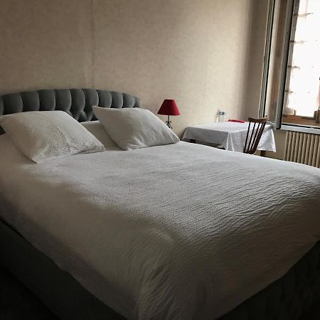 Logis Le Cheval Blanc Hotel Saint-Just  Bagian luar foto