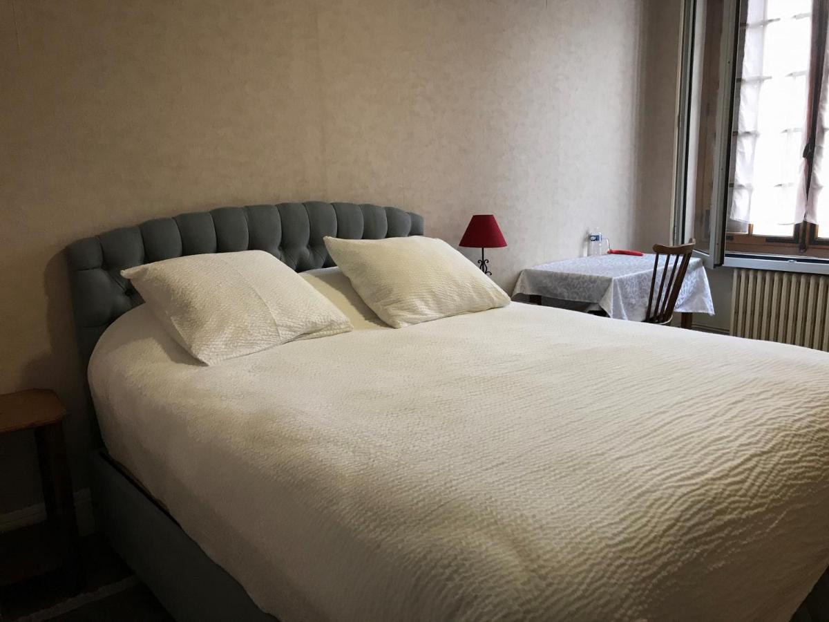 Logis Le Cheval Blanc Hotel Saint-Just  Bagian luar foto
