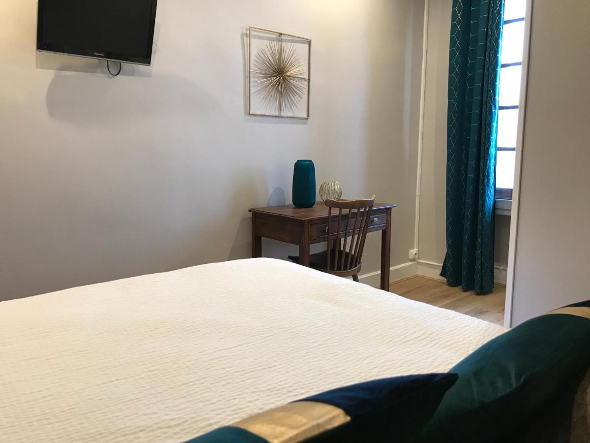 Logis Le Cheval Blanc Hotel Saint-Just  Bagian luar foto